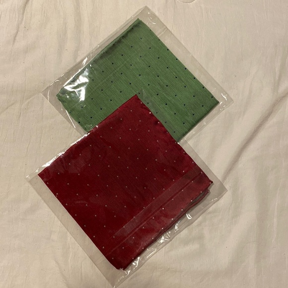The tie bar pocket squares - Picture 1 of 2